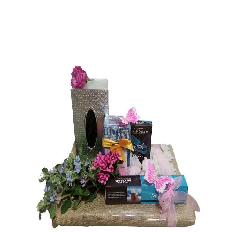 שושניתוש מארז שוקולד פרחים ועוד